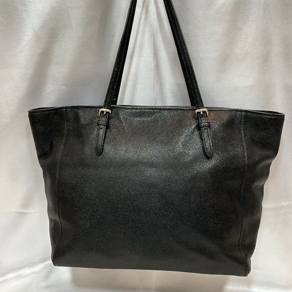 Says Coach, Black Tote; golden hardware; zipper closure.  8-B5a - Picture 2 of 9